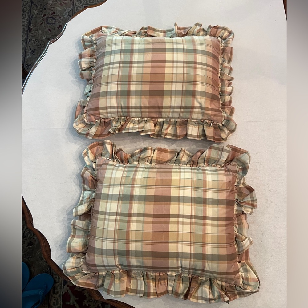 Vintage custom style Legacy silk beige Plaid Ruffled Throw Pillow set. - Picture 3 of 9